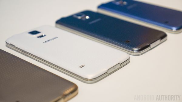 Samsung-Galaxy-S5-hands-on-color-size-vs-all-